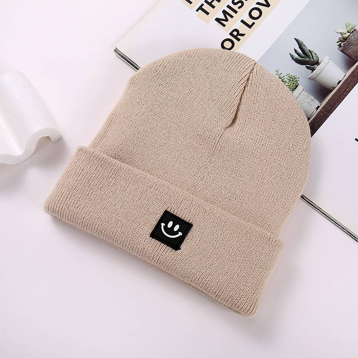 CWAH04343_SMILEY FACE PATCH KNIT BEANIE HAT