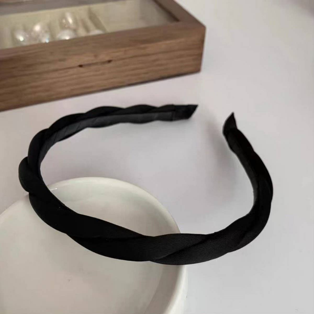 FRENCH RETRO NICHE TWIST HEADBAND