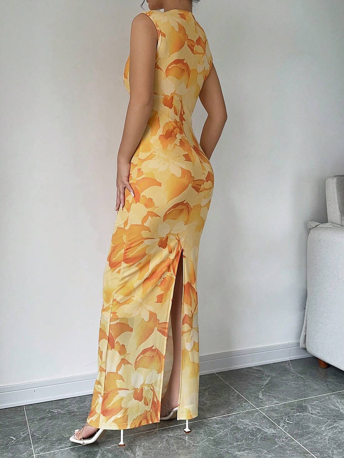 Stylish French retro sleeveless hip-hugging dress