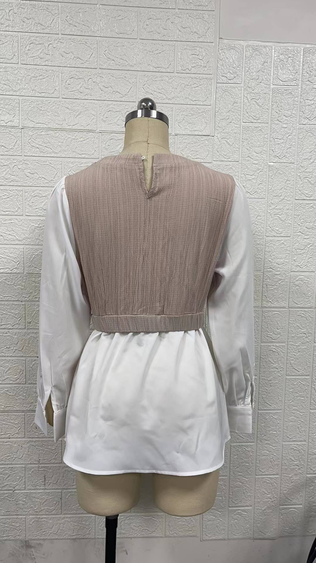 Round-neck wavy striped patchwork shirt