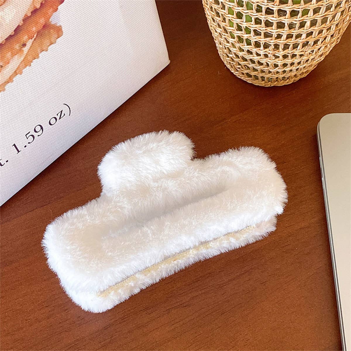 Faux Rabbit Fur Hair Claw - Elegant Winter Style_CWABE0198