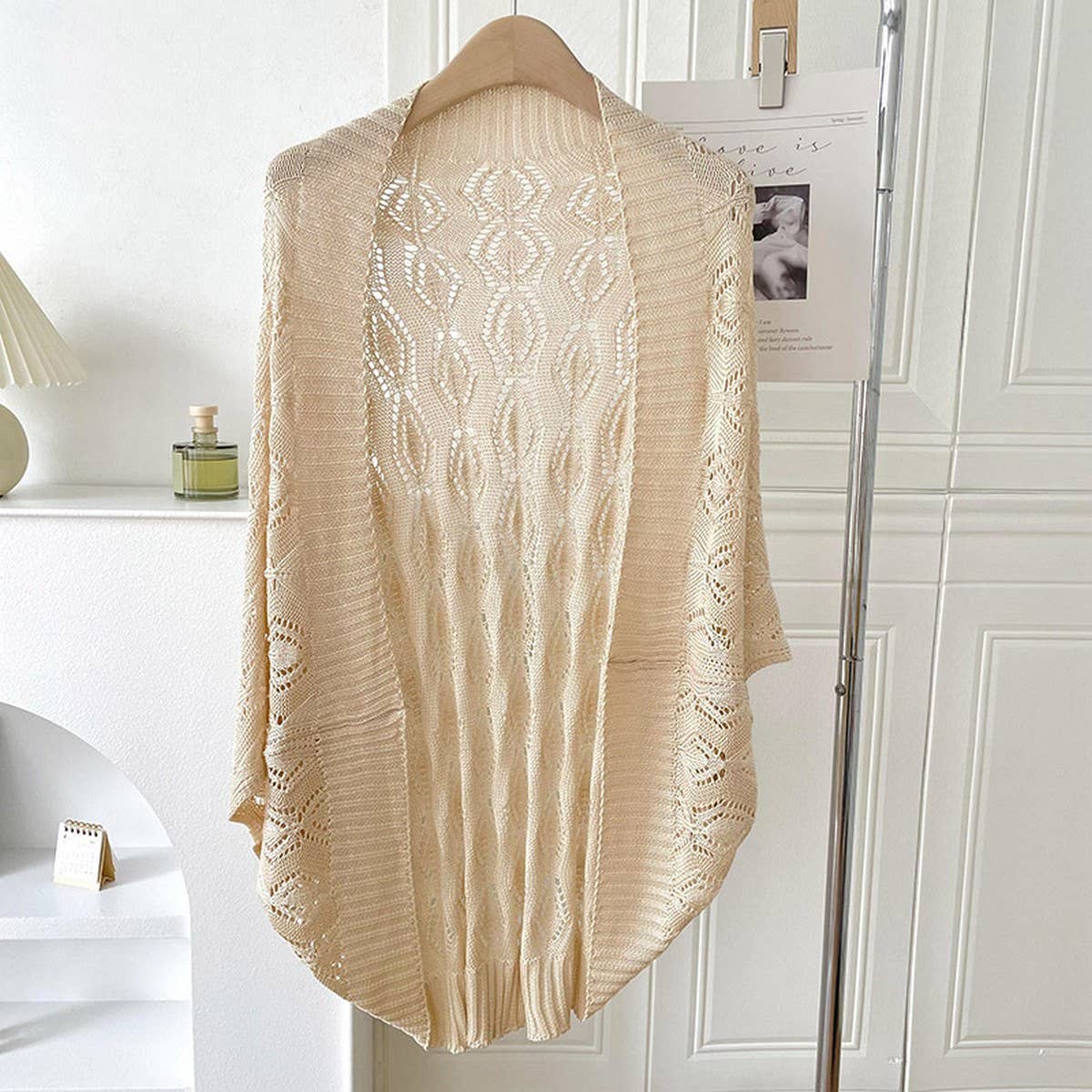 DIAMOND-SHAPED HOLLOW KNITTED SHAWL