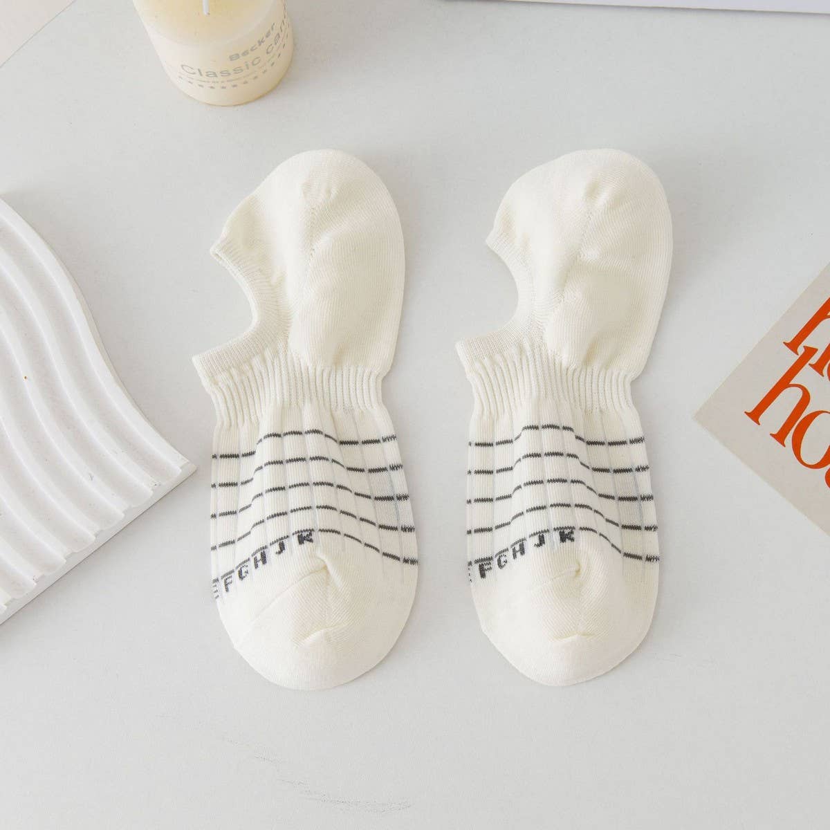 WHITE STRIPED WAIST WICKING HIDDEN SOCKS