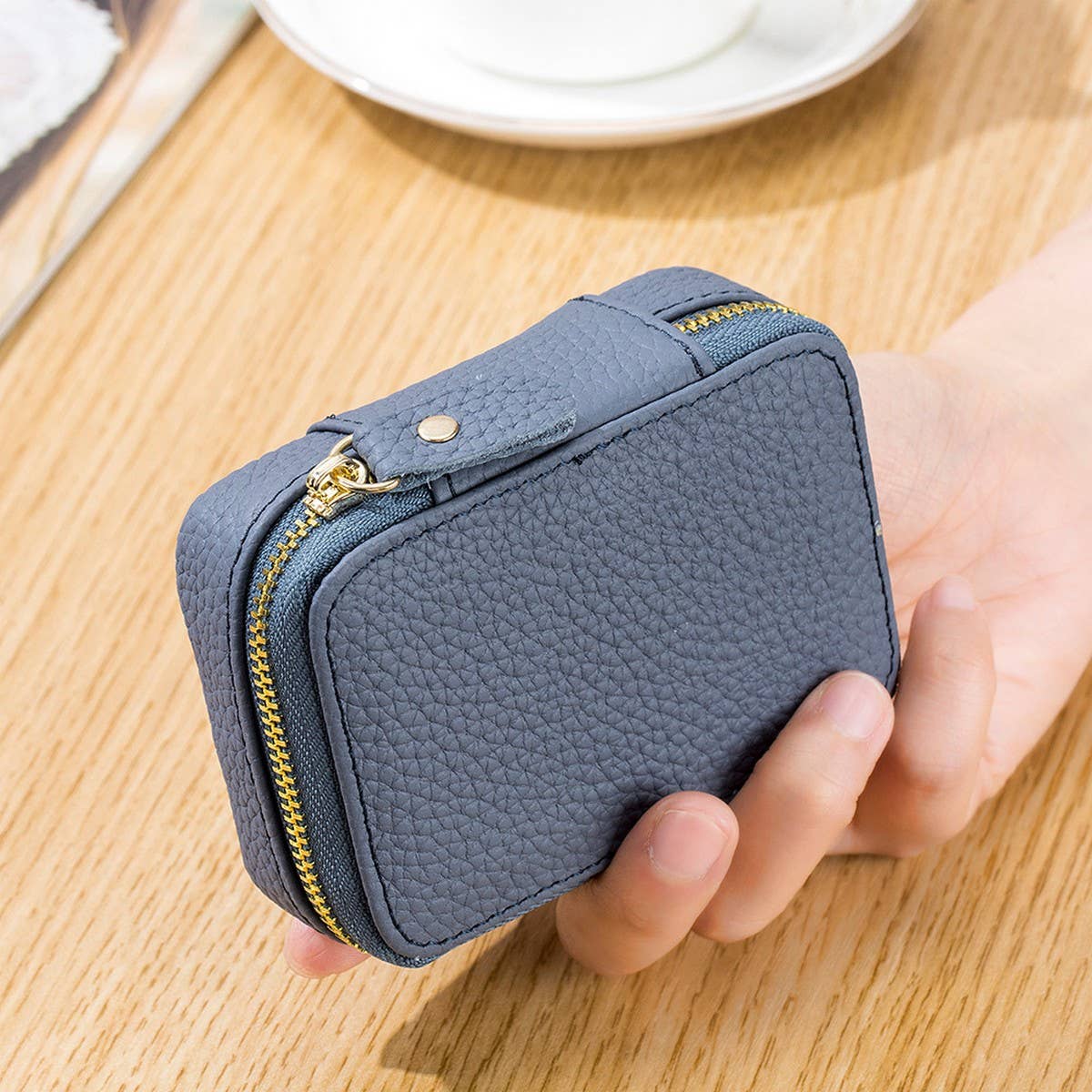Small Leather Makeup & Coin Pouch_CUAB00372