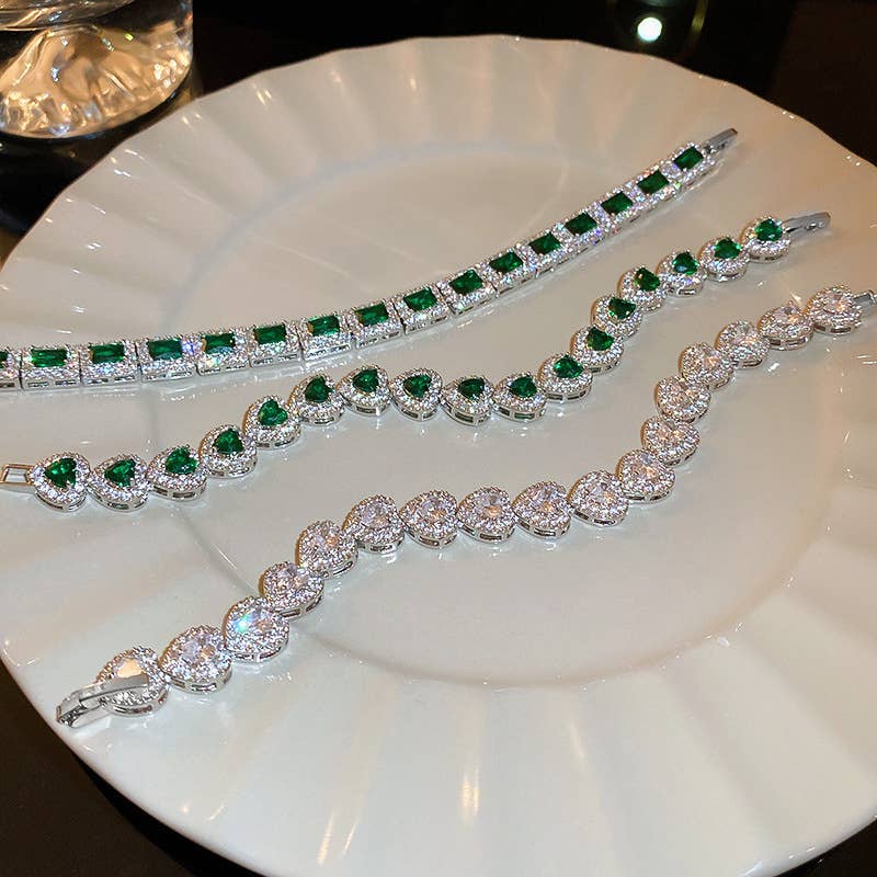 Luxurious heart-shaped zircon bracelet