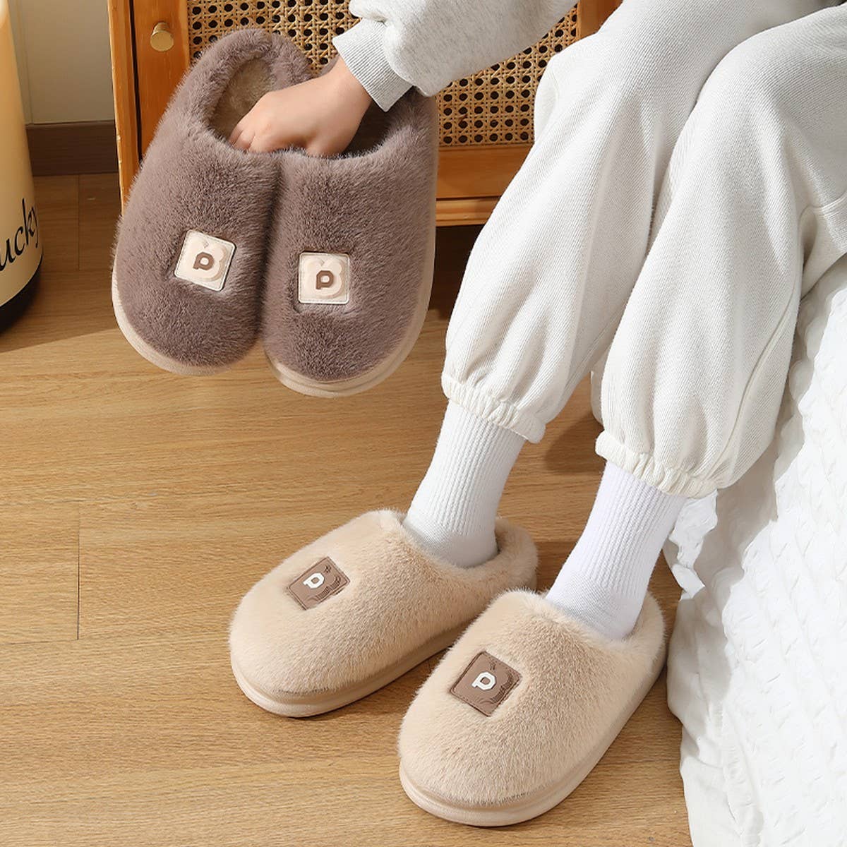 MINIMALIST WARM COMFY FLUFFY BEDROOM SLIPPERS