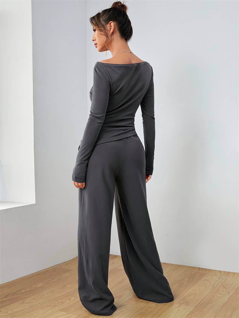 Loose-fitting top and wide-leg pants set
