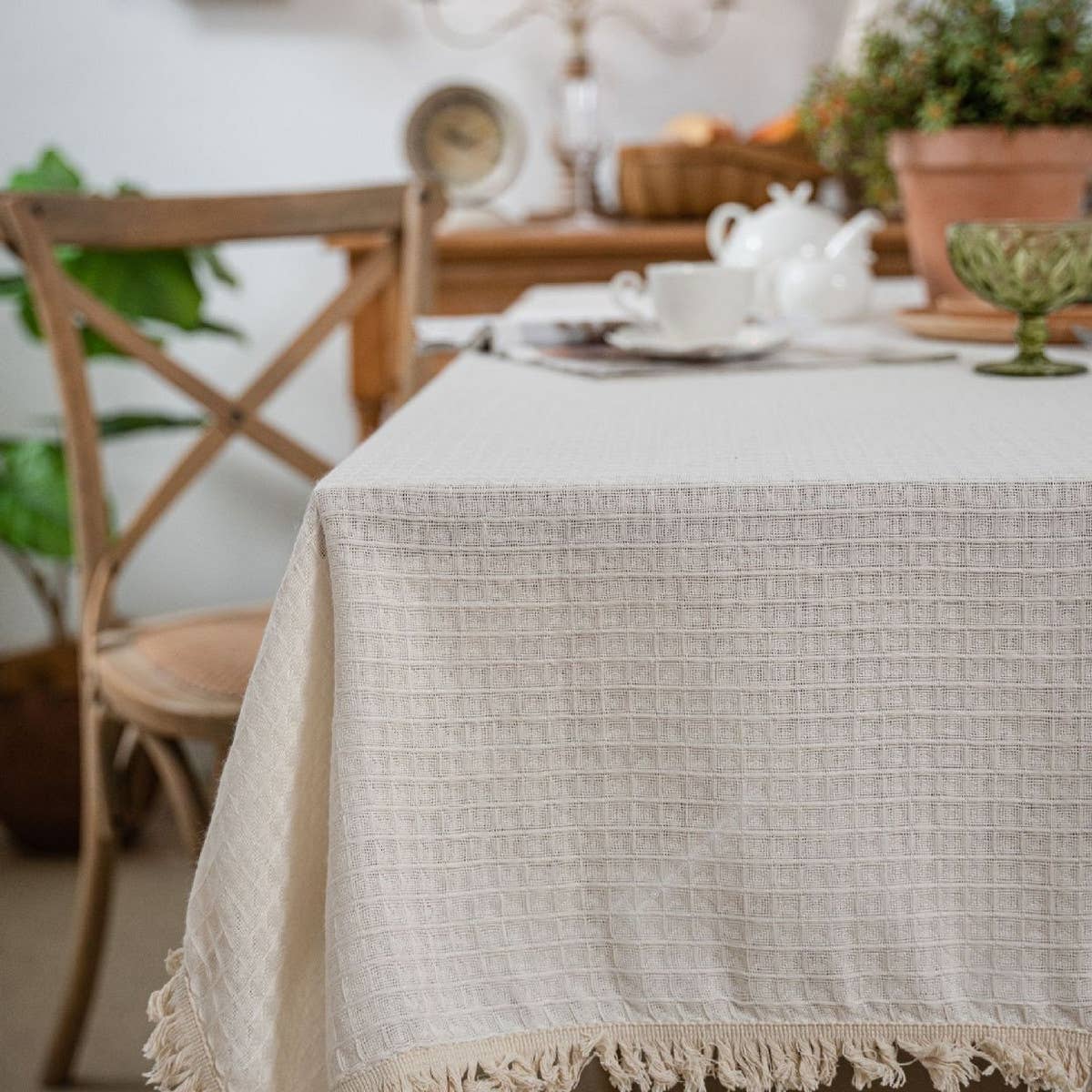 WAFFLE TASSEL SOLID COLOR DINING TABLE