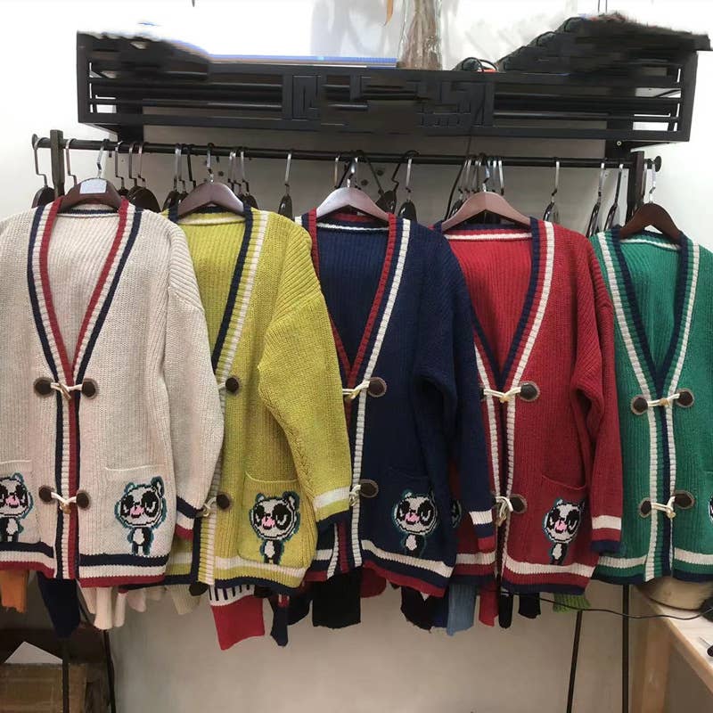 Art collage horn button V-neck knitted cardigan