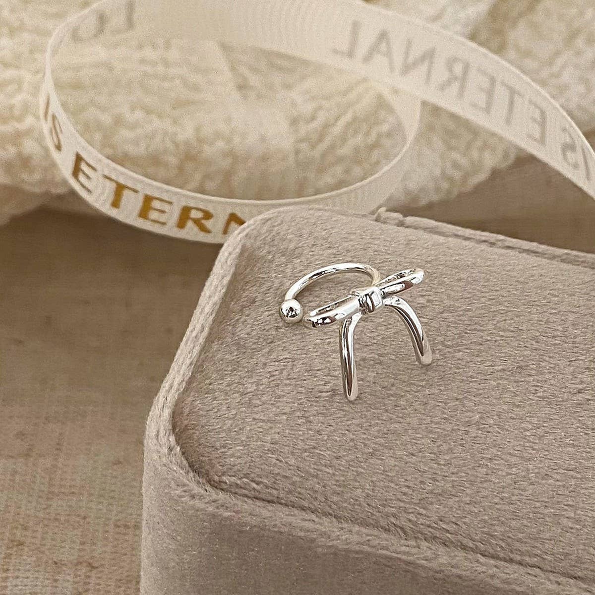 VERSATILE HIGH-END LINE BOW EARRINGS FOR WOMEN