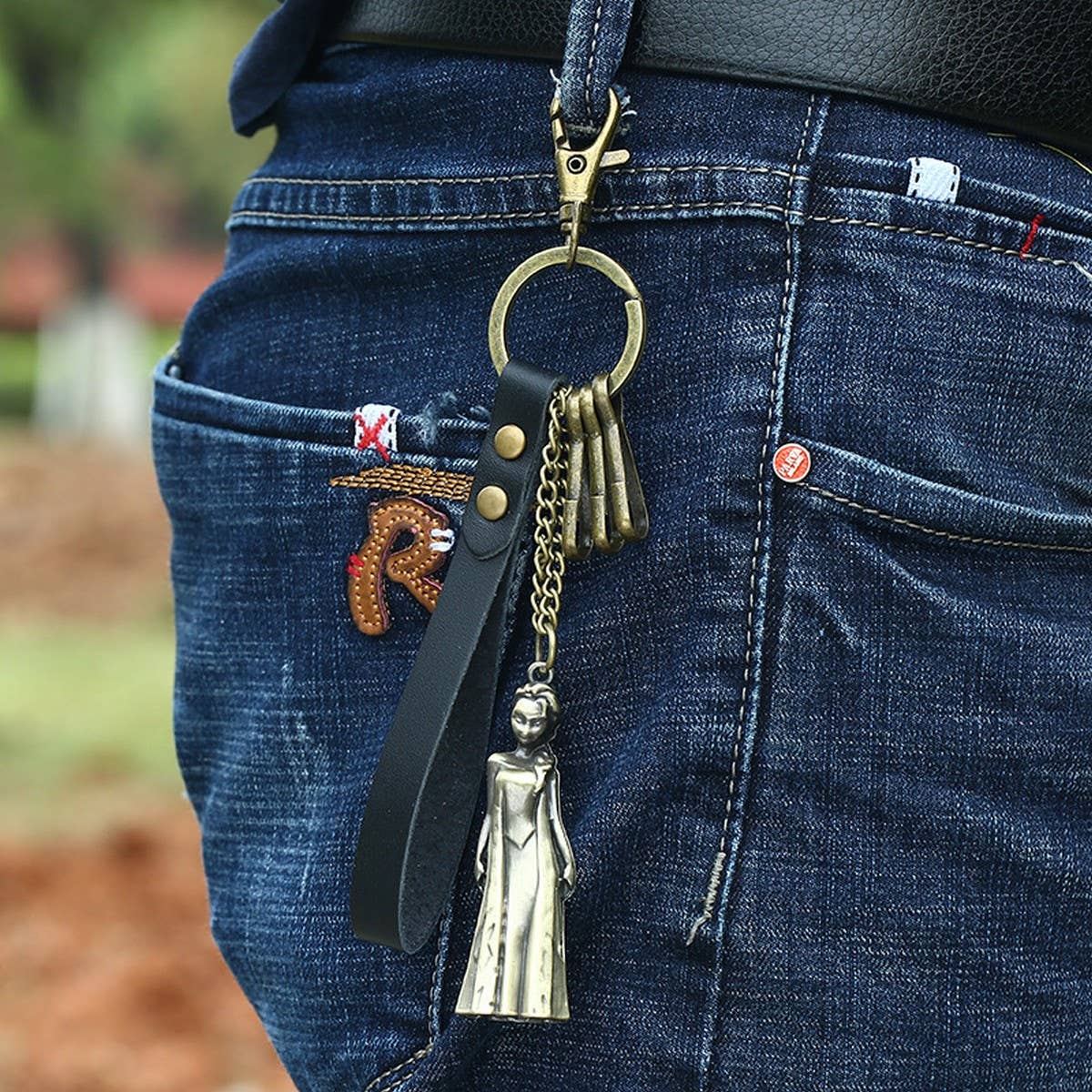 CREATIVE CAR PENDANT RETRO LEATHER KEYCHAIN