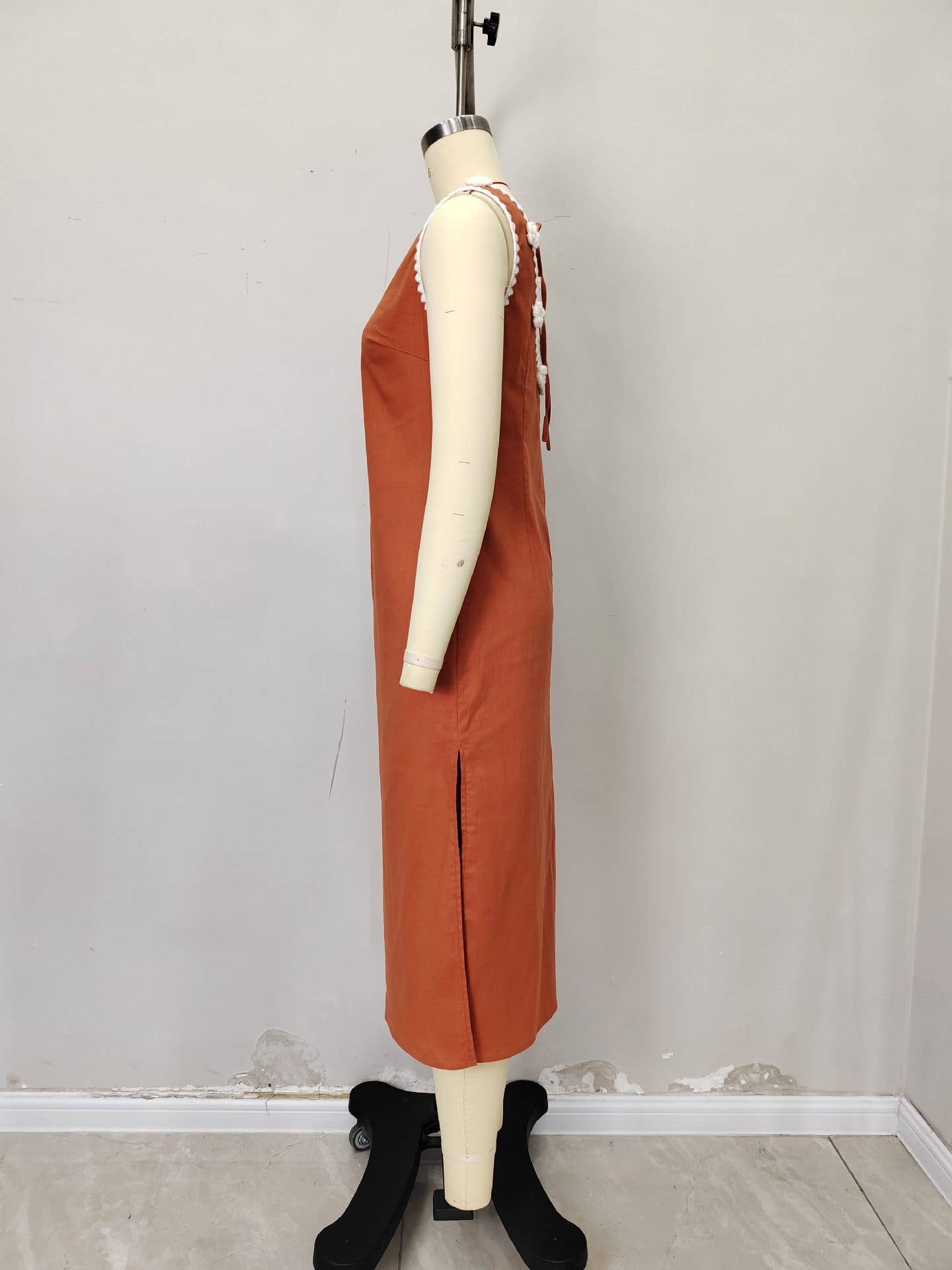 Round-neck embroidered flower pearl evening dress