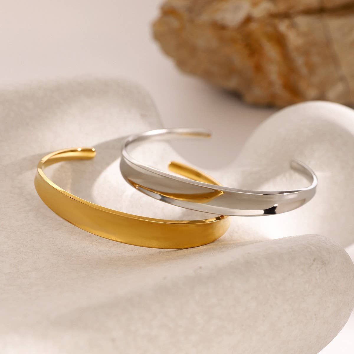 18K Gold Concave & Polished Open Cuff Bracelet_CWAJE4798