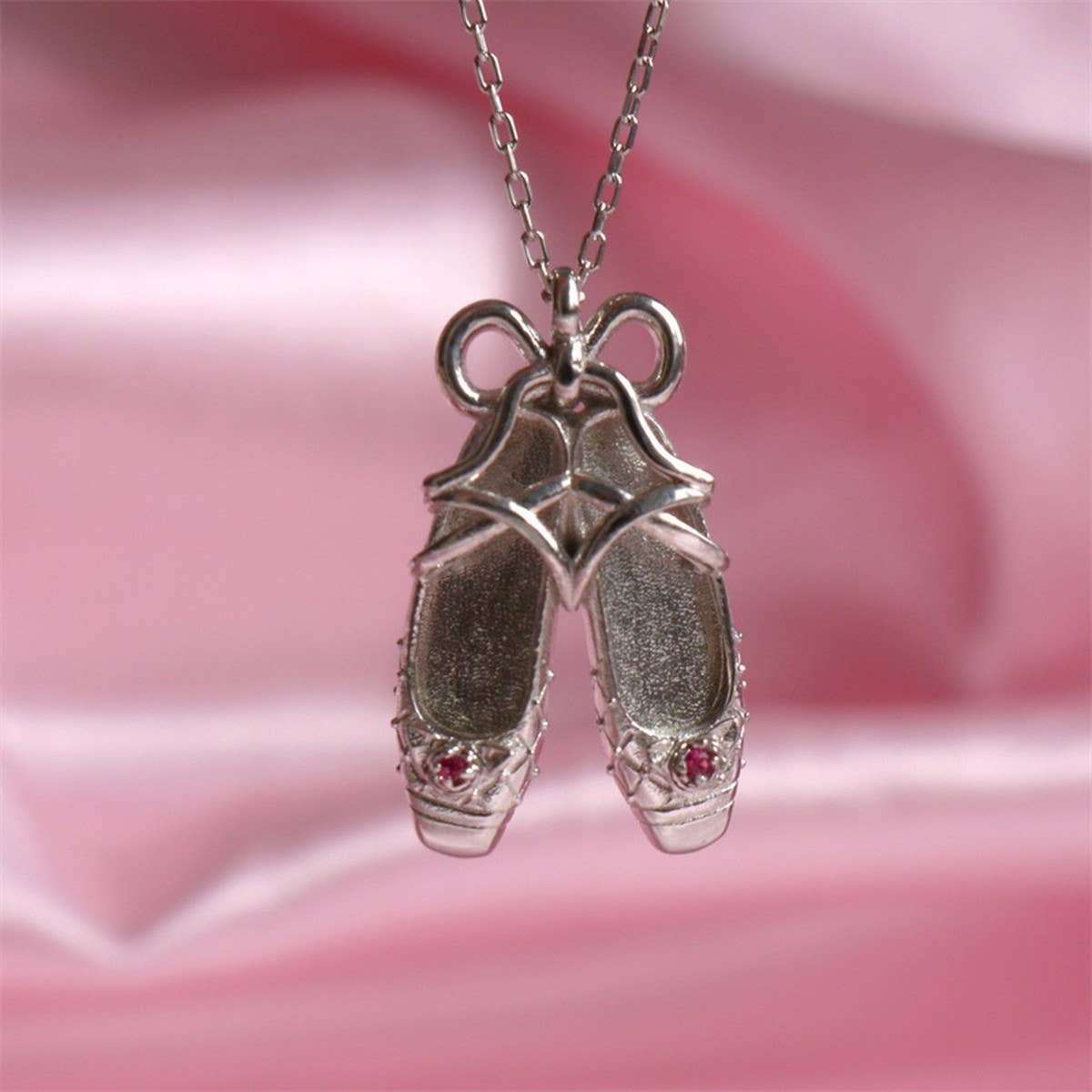 NEW CREATIVE BALLET SHOES PENDANT NECKLACE