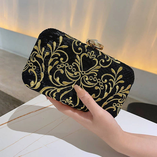 BLACK EMBROIDERED RETRO CLUTCH BAG_CWAB2529