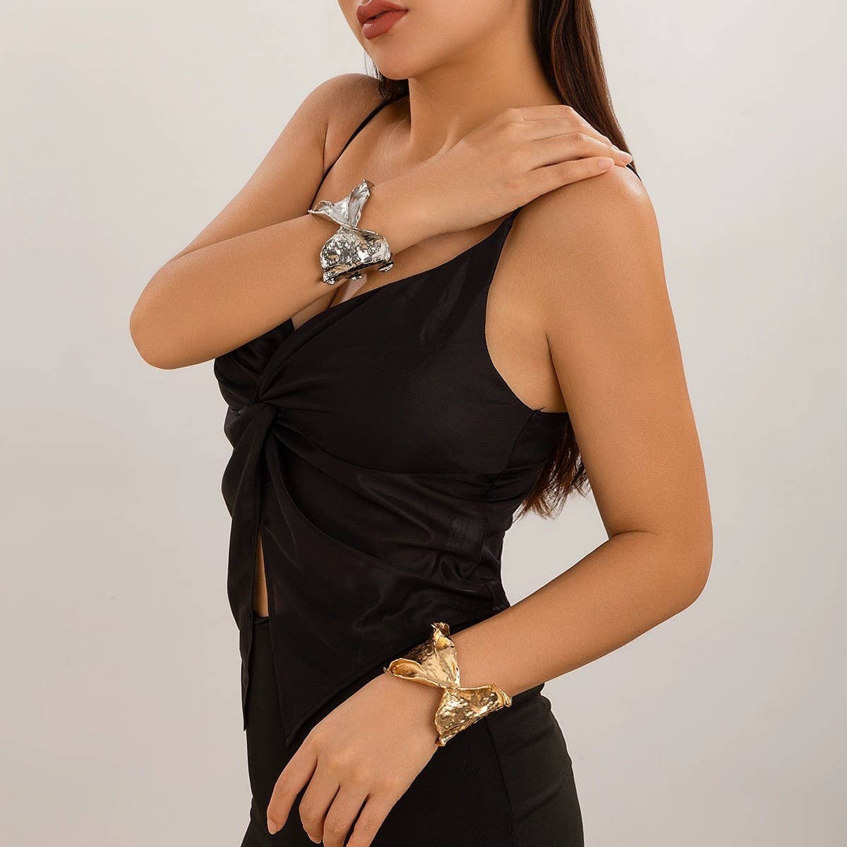 EXAGGERATED FOLDS HIGH-GRADE IRREGULAR BRACELET_CWMM3125