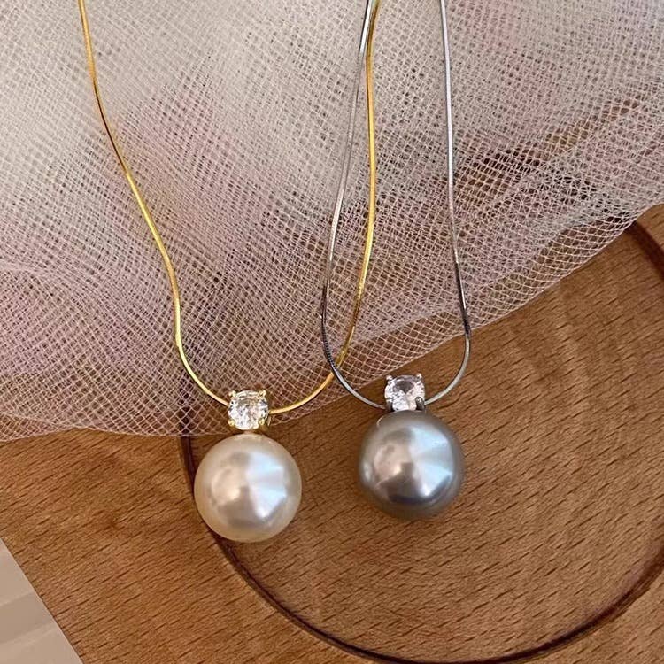 A niche high-end and versatile pearl necklace