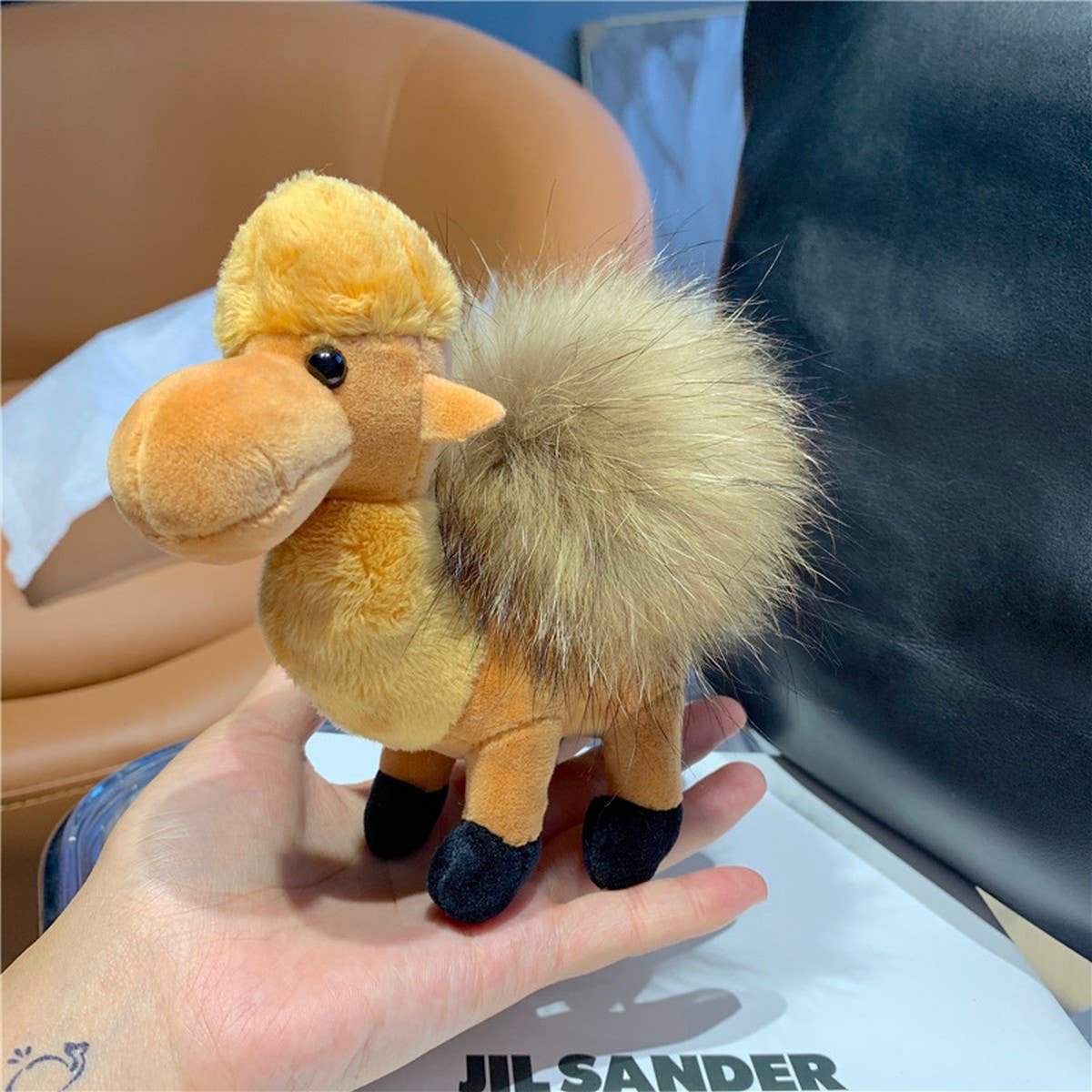 PERSONALIZED CREATIVE FUR BALL CAMEL BAG PENDANT_CWMM2545