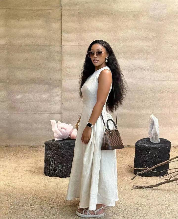 Sleeveless solid-color vest dress with large hem