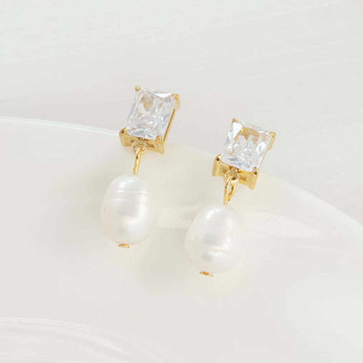 Popular stainless steel pearl zircon earrings
