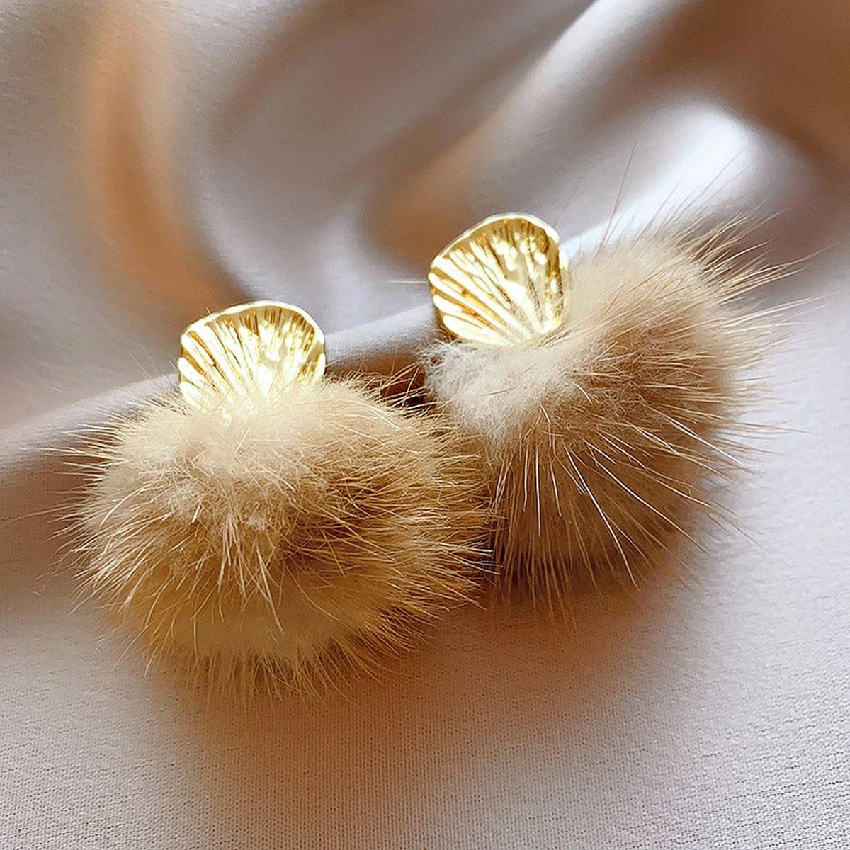 RETRO TEMPERAMENT FUR BALL CUTE EARRINGS