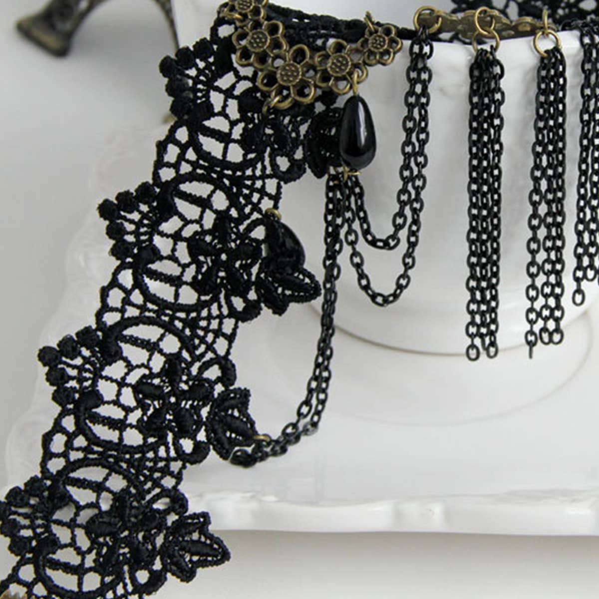 HALLOWEEN RETRO TASSEL CRYSTAL LACE SHORT NECKLACE