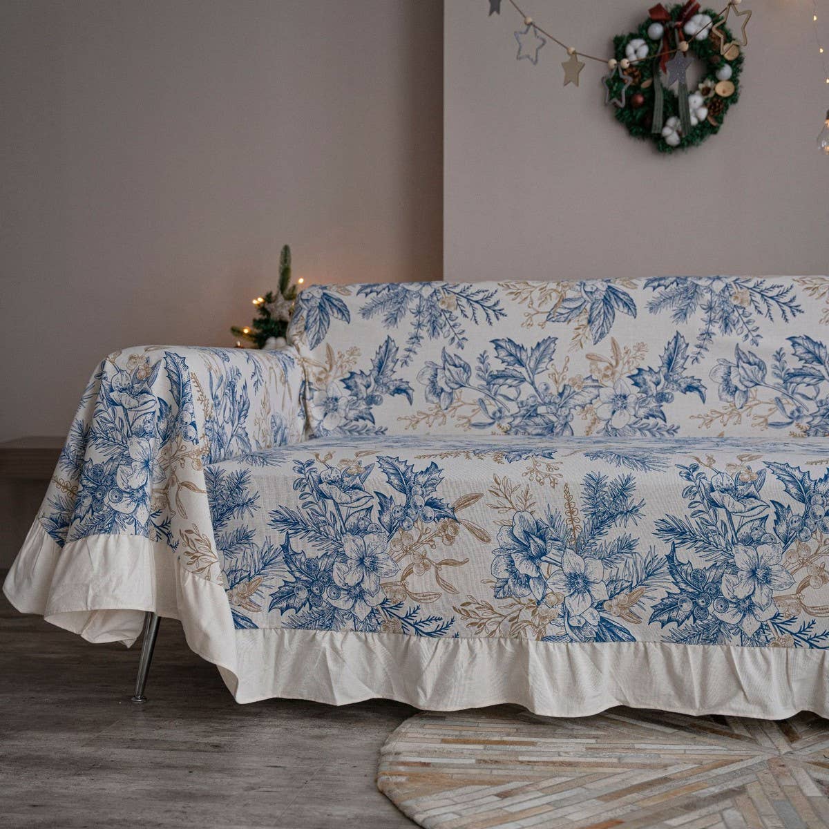 CHRISTMAS PRINT RUFFLED RETRO SOFA THROW