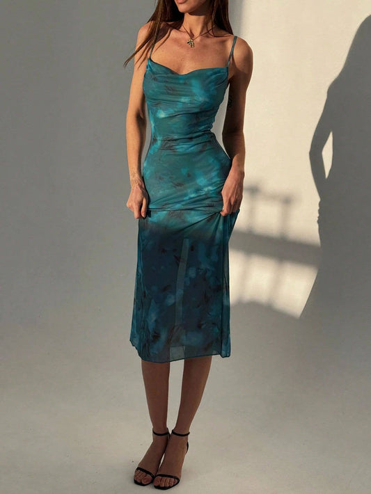 Strapless,form-fitting,high-end mid-length dress
