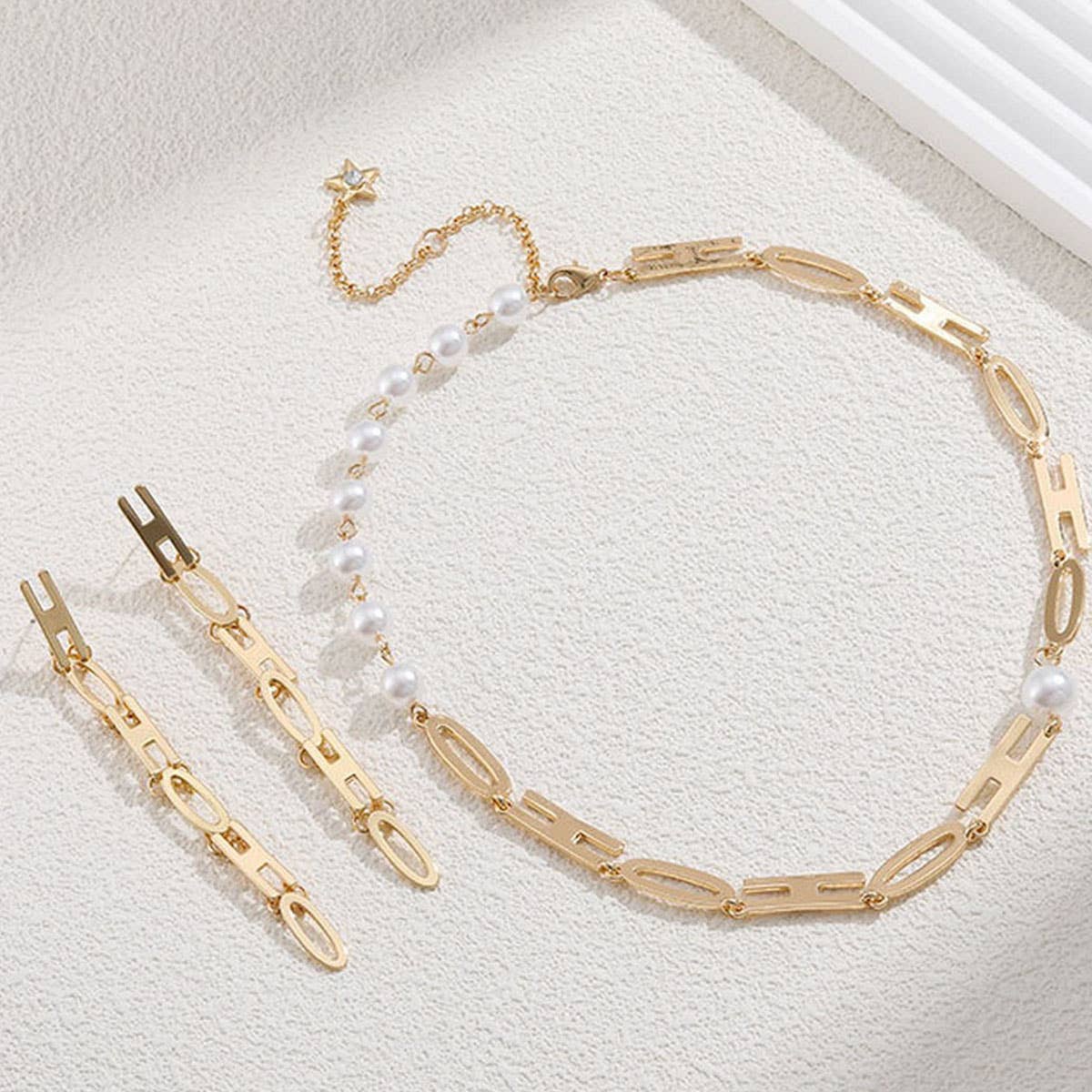 METAL LETTER IMITATION PEARL NECKLACE FOR WOMEN