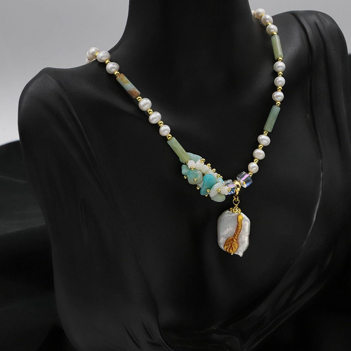 WOMEN'S DESIGNER PEARL PENDANT LONG NECKLACE