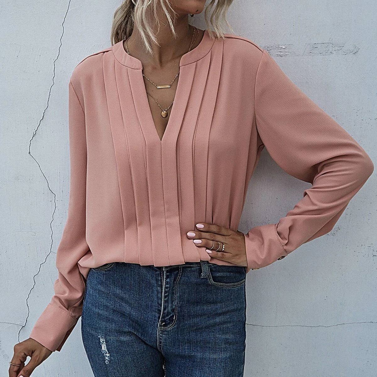 V-NECK PLEATED COMMUTER PULLOVER IN SOLID COLOR