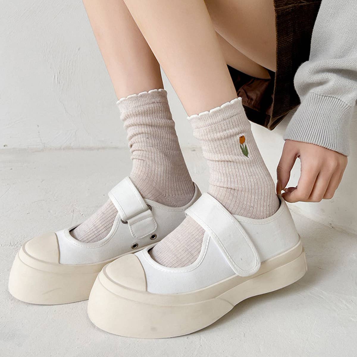 FLORAL EMBROIDERED COTTON SOCKS