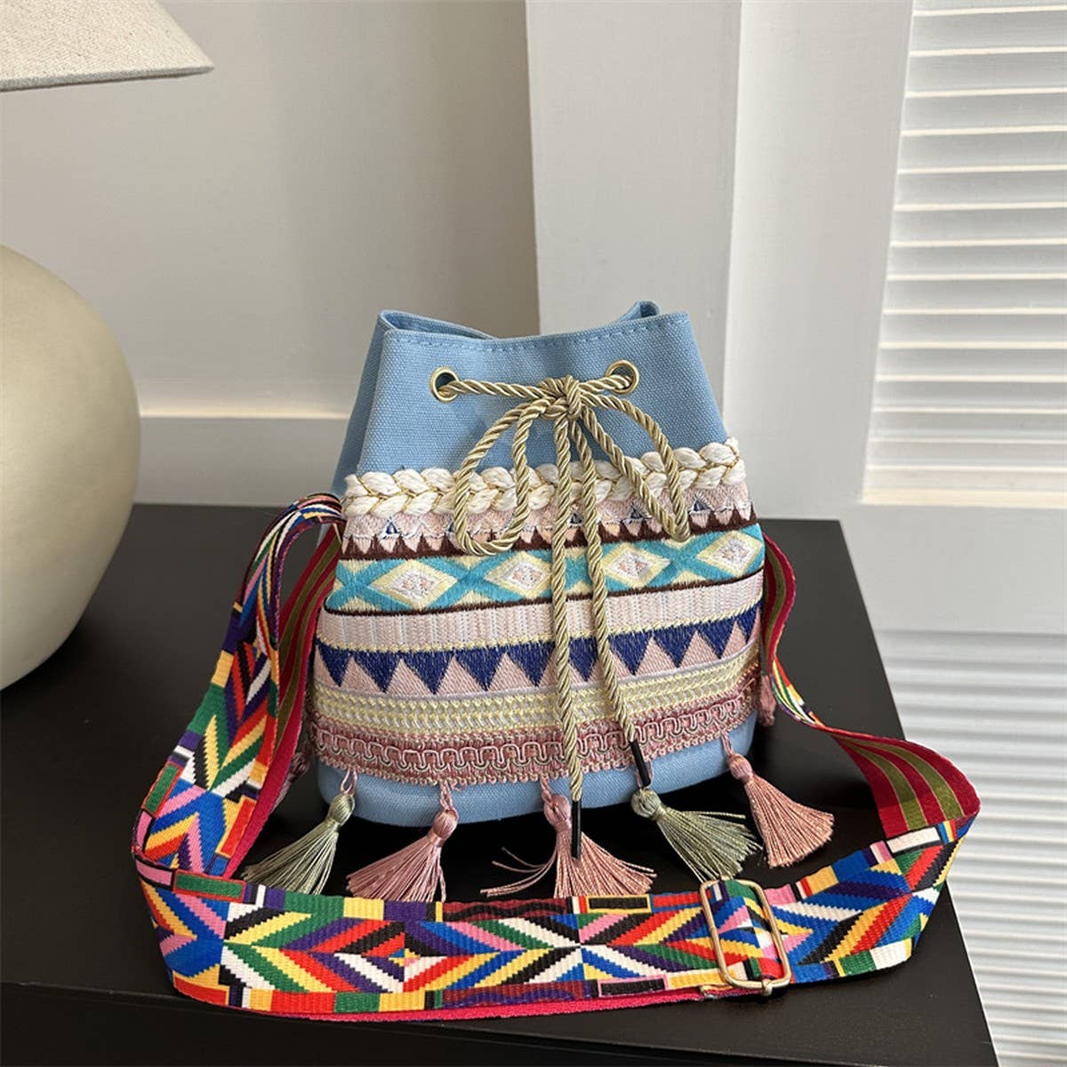 RETRO EMBROIDERED TASSEL SHOULDER BAG_CWAB1689