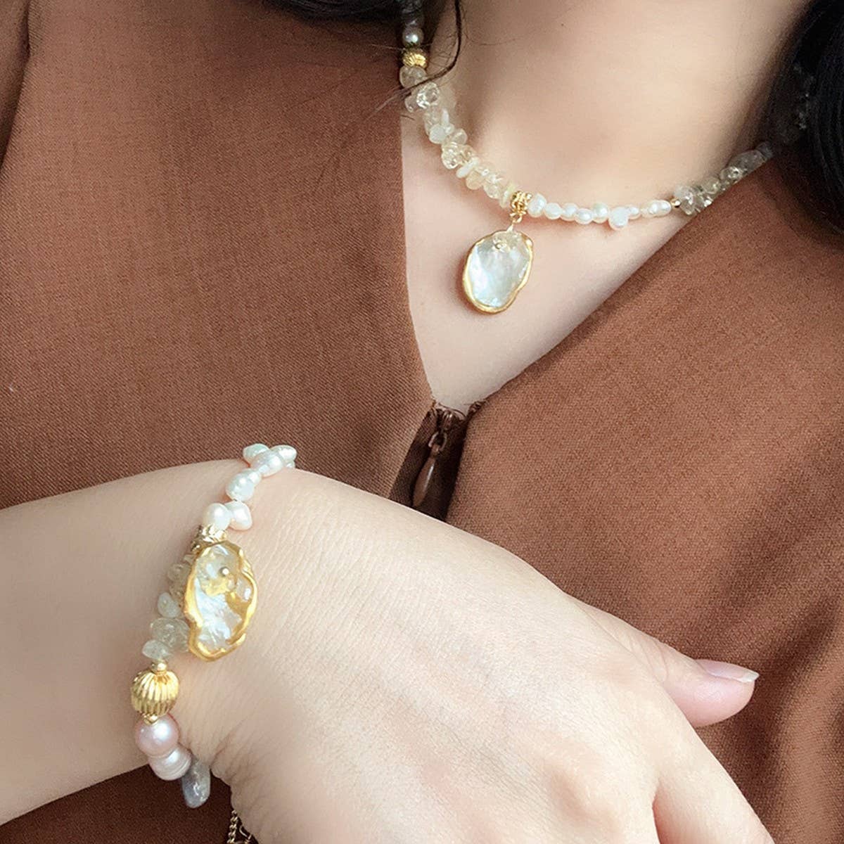 GLITTERING WAVE-SHAPED NATURAL PEARL SET