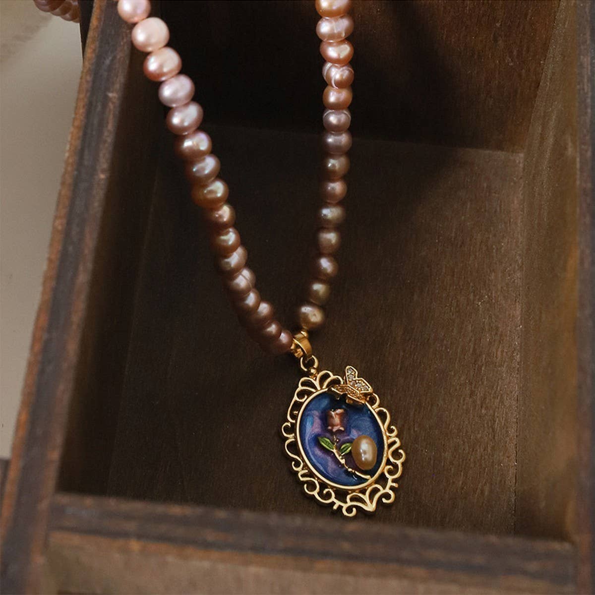 VINTAGE NATURAL FRESHWATER PEARL NECKLACE