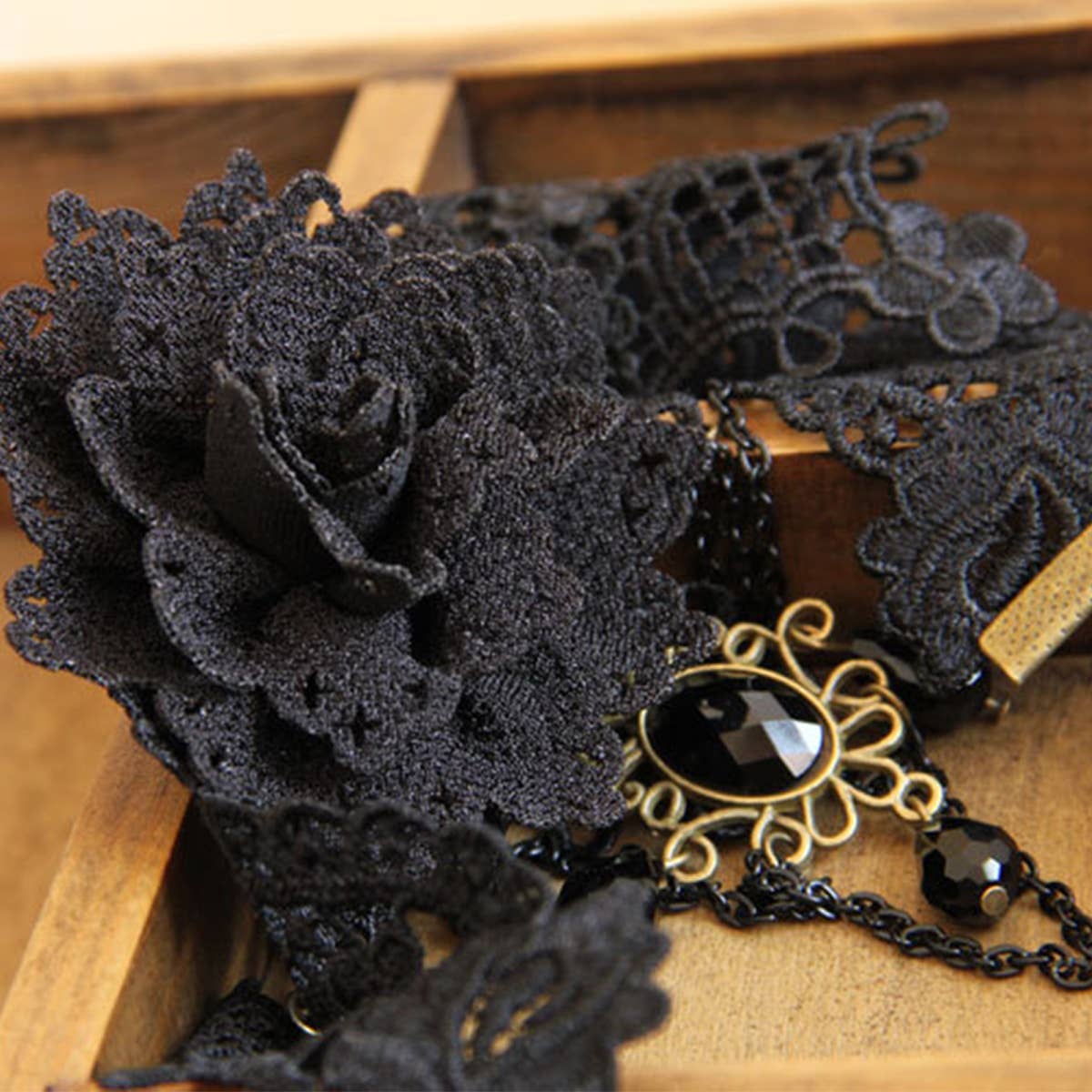 HALLOWEEN FLOWER COURT LADIES SHORT NECKLACE COLLAR