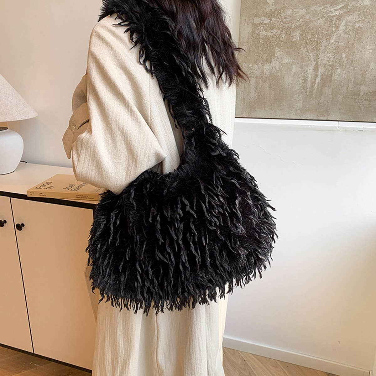 WINTER TASSEL HANDBAG VERSATILE SHOULDER PLUSH BAG_CWAB4015