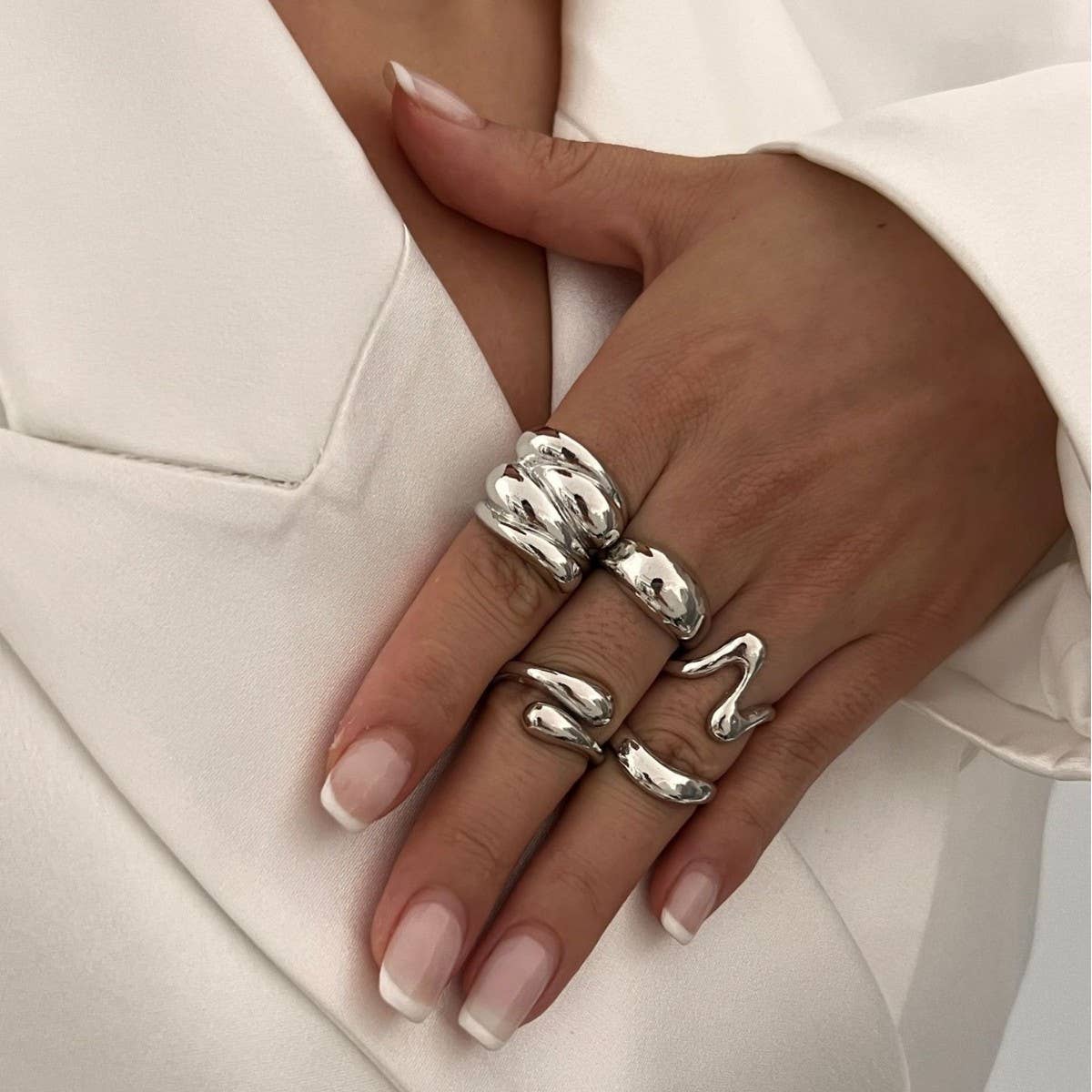 METAL CURVED OPENING ADJUSTABLE RING FOR WOMEN