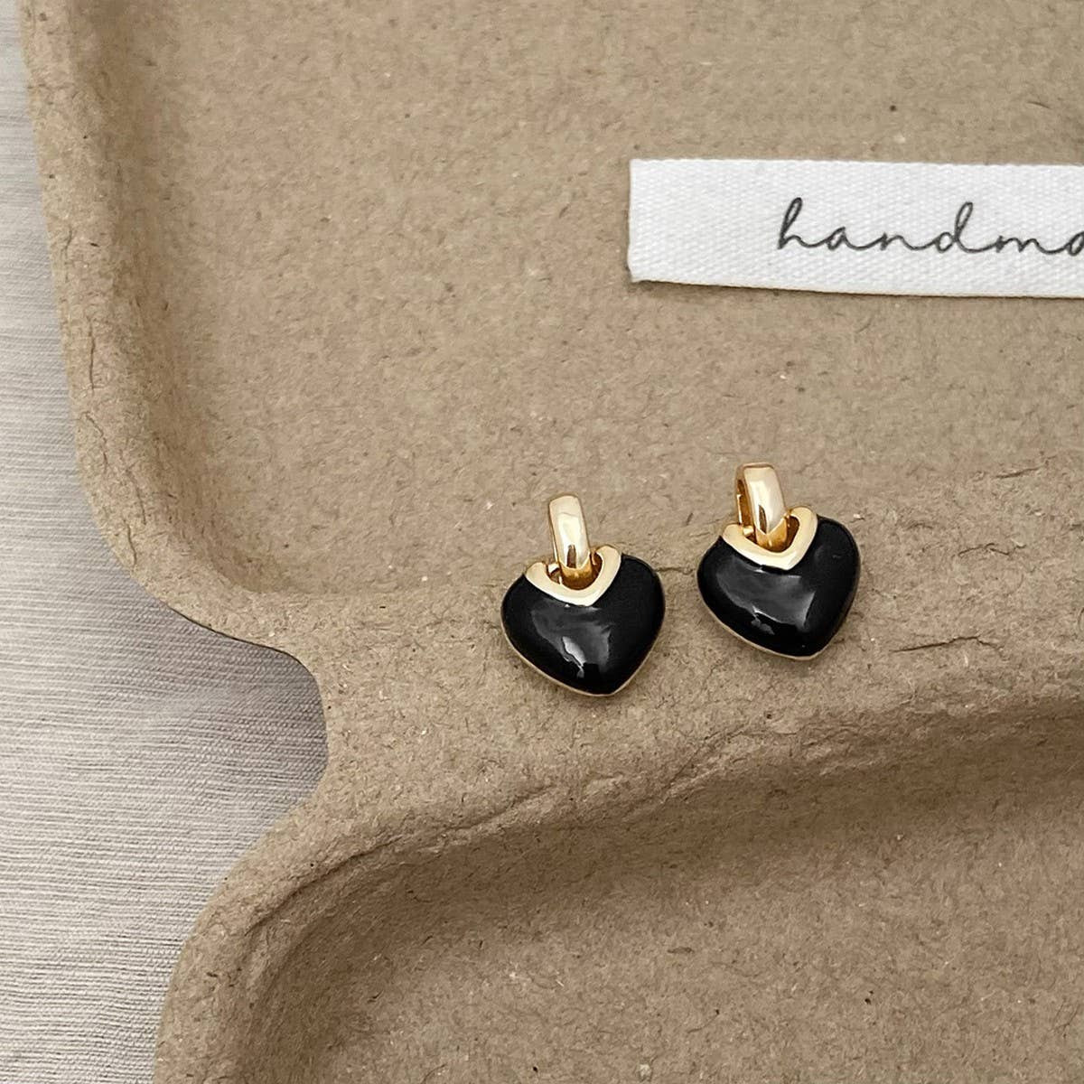 VALENTINE'S DAY BLACK HEART PENDANT EARRINGS