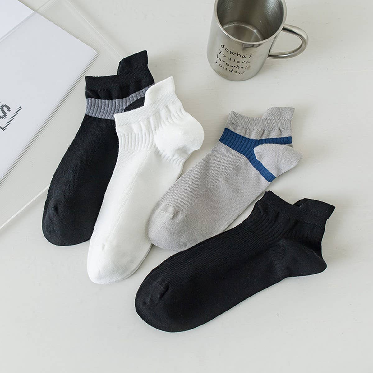 DEODORANT AND SWEAT-ABSORBENT MEN'S SPORTS SOCKS
