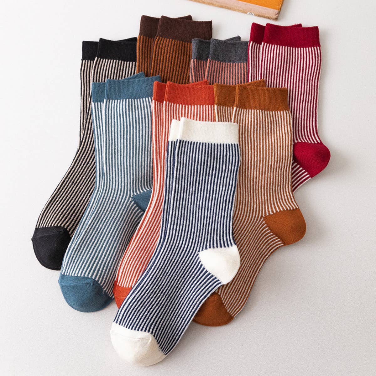 SIMPLE STRIPED MID-CALF SOCKS_CWMS0662