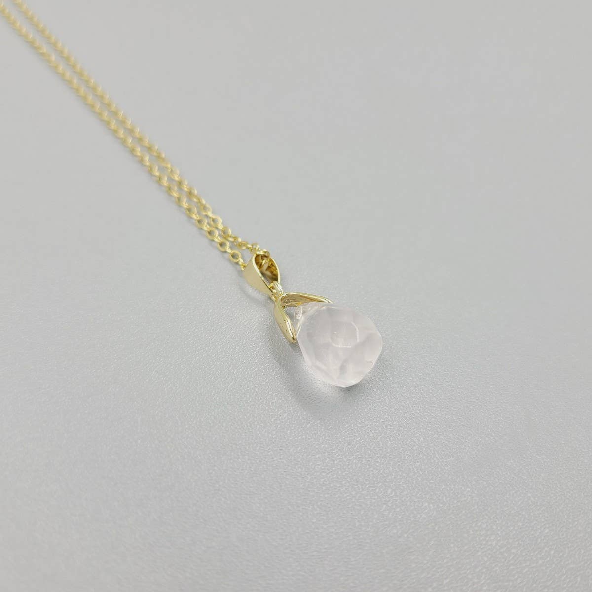 FASHIONABLE NATURAL STONE CRYSTAL PENDANT NECKLACE