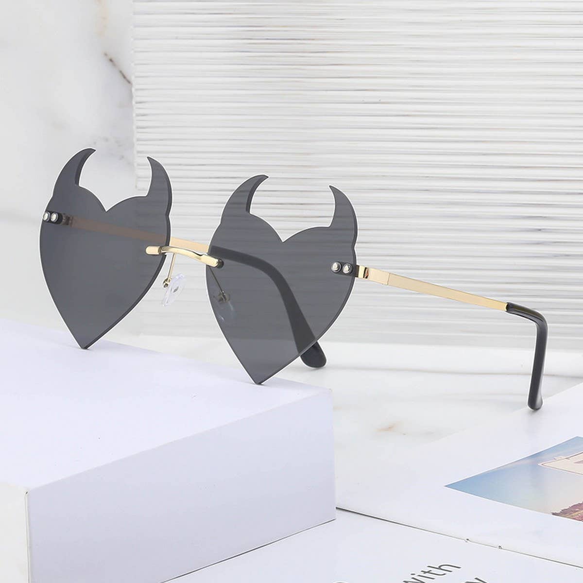 FASHIONABLE PERSONALITY DEVIL HORN LOVE SUNGLASSES