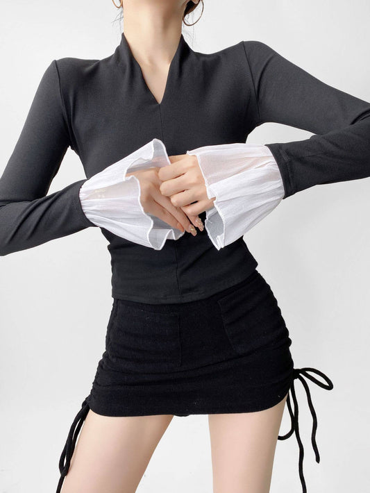 FLARED SLEEVE SPLICING V-NECK STYLE BASE SHIRT