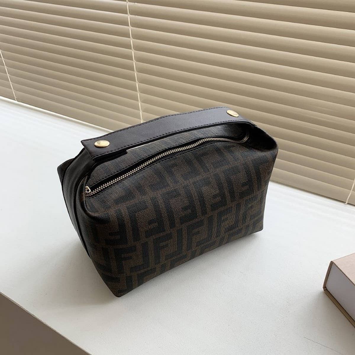 NEW ARRIVAL HIGH-END FASHION PORTABLE COSMETIC BAG_CWAB4389