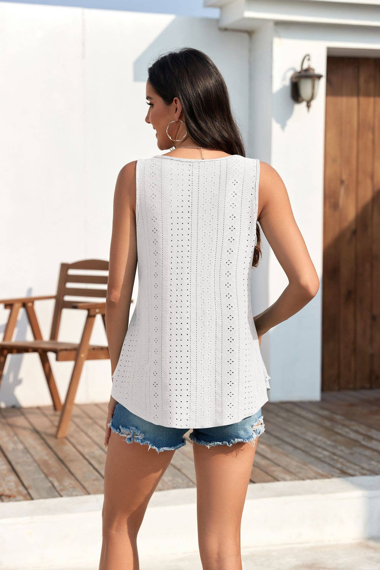 Round neck sleeveless solid color hollow vest