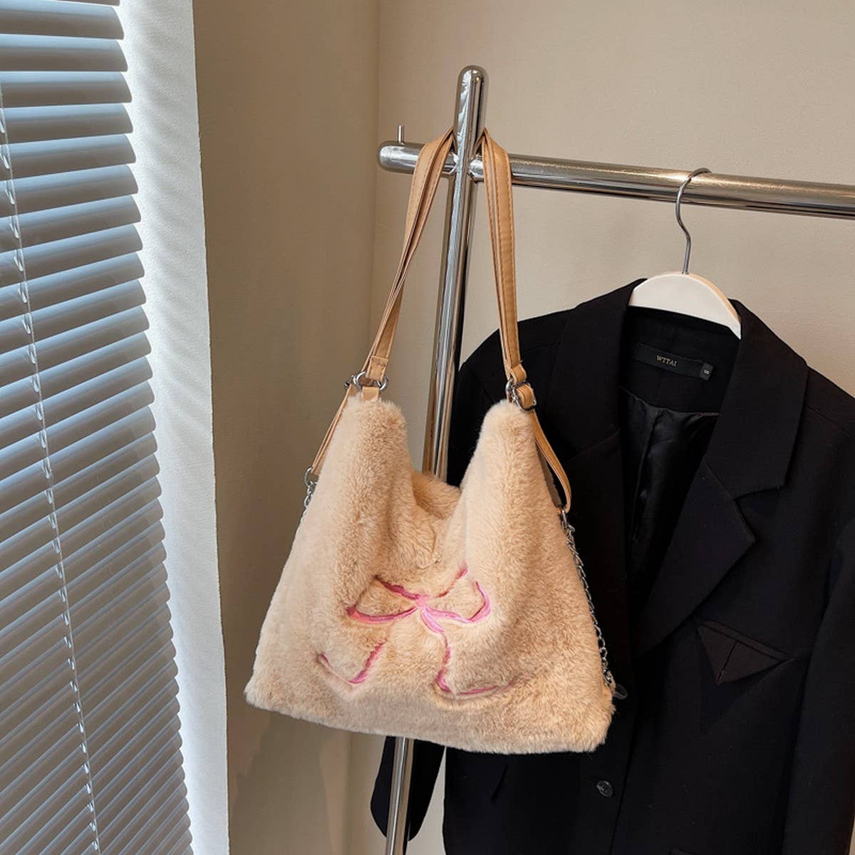 WINTER LEISURE BOW LARGE CAPACITY BACKPACK PLUSHBAG_CWAB4002