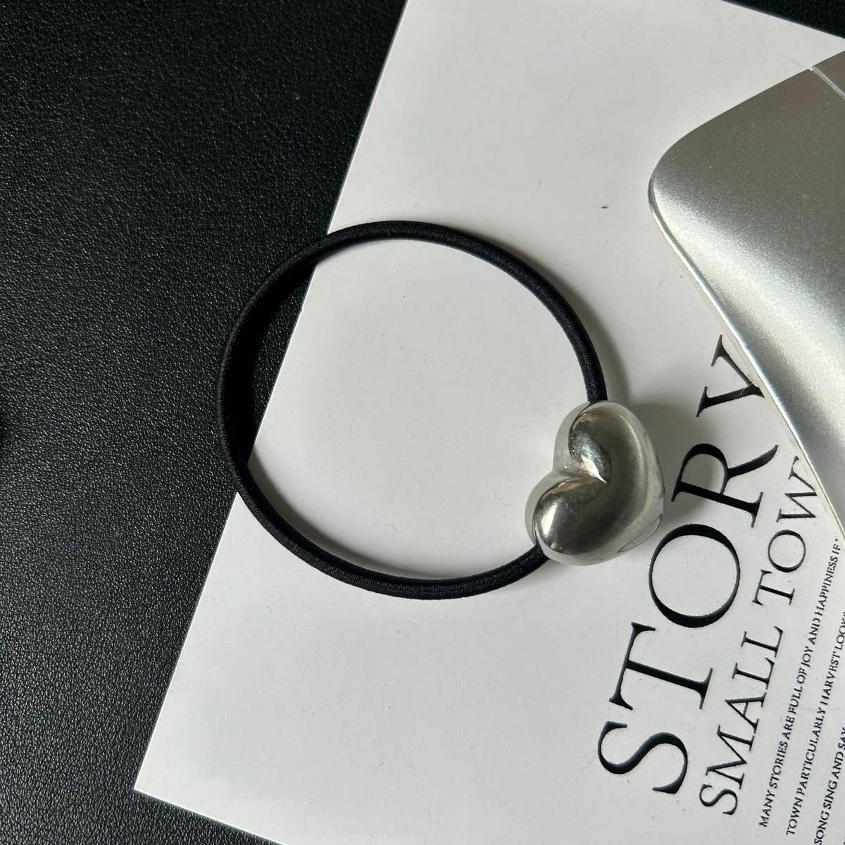 SIMPLE AND CUTE HIGH-END HAIR SCRUNCHIES