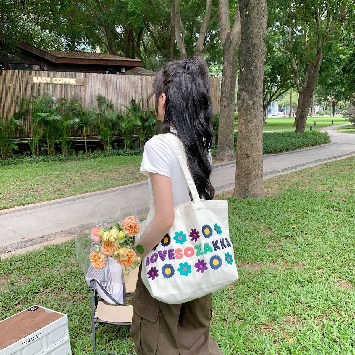 CWAB5818_FRENCH GIRL CANVAS BAG WITH EMBROIDERED FLOWERS