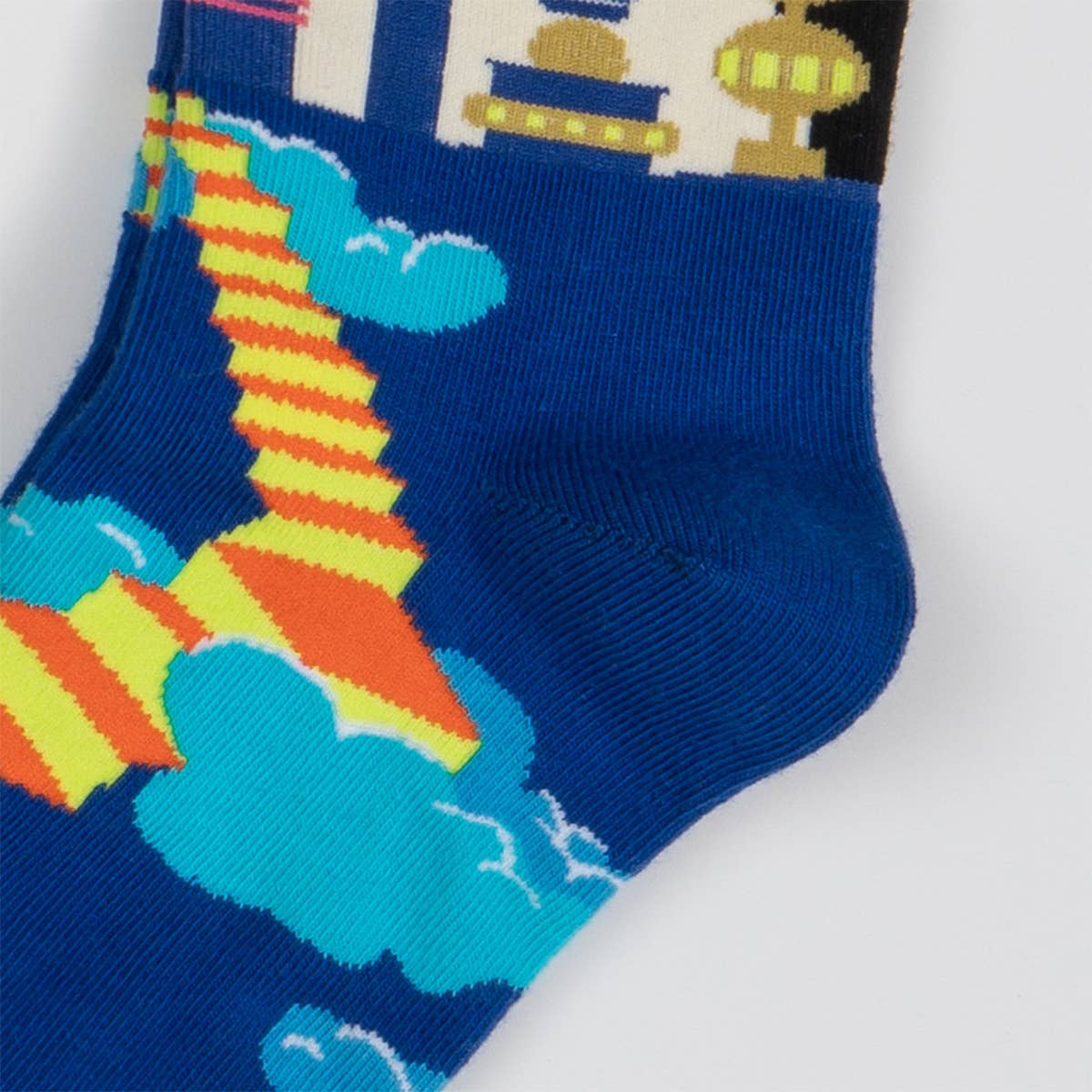 COLORFUL PATTERN COUPLE MID SOCKS